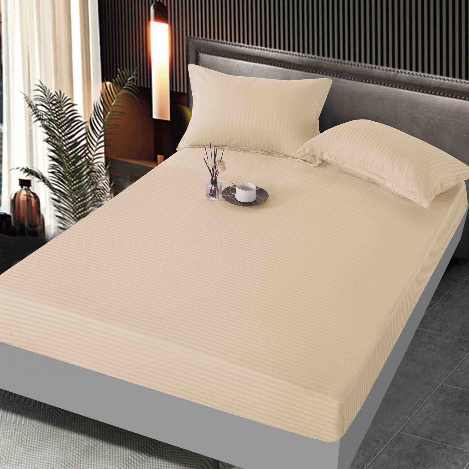 Husa de pat tip Damasc cu Elastic cu 2 fete de perna 160x200 cm Crem C1052
