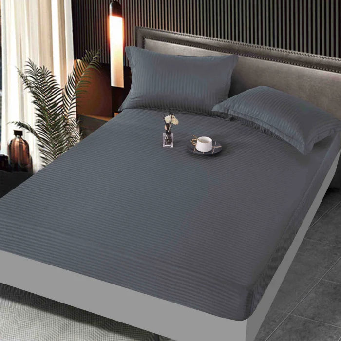 Husa de pat tip Damasc cu Elastic cu 2 fete de perna 160x200 cm Gri Inchis C1082