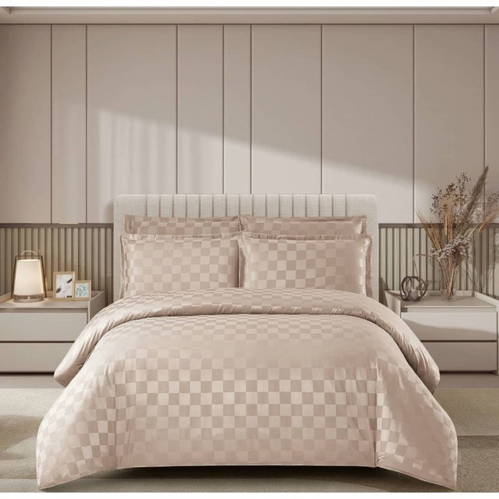 Lenjerie de Pat Damasc Premium Bej , 4 Piese, pentru 2 Persoane, cu Cearceaf Elastic 180x200 cm, Model P?tr??ele – C1486