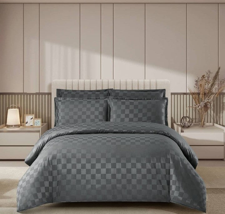 Lenjerie de Pat Damasc Premium Gri inchis, 4 Piese, pentru 2 Persoane, cu Cearceaf Elastic 180x200 cm, Model P?tr??ele – C1494
