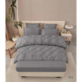 Lenjerie de Pat Premium , dou? persoane , 6 Piese ,Bumbac Finet , cearceaf de pat 180x200 cu ELASTIC, Pliuri Brodate , Gri Inchis C1099